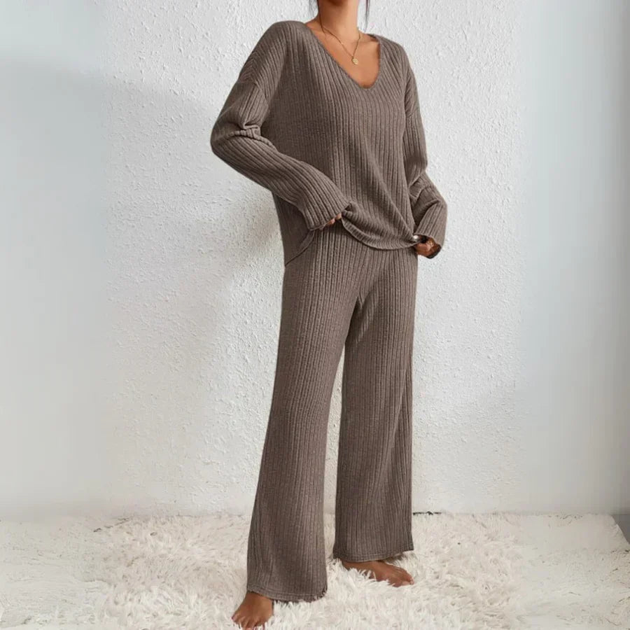 Two-piece set with straight trousers and V-neck top