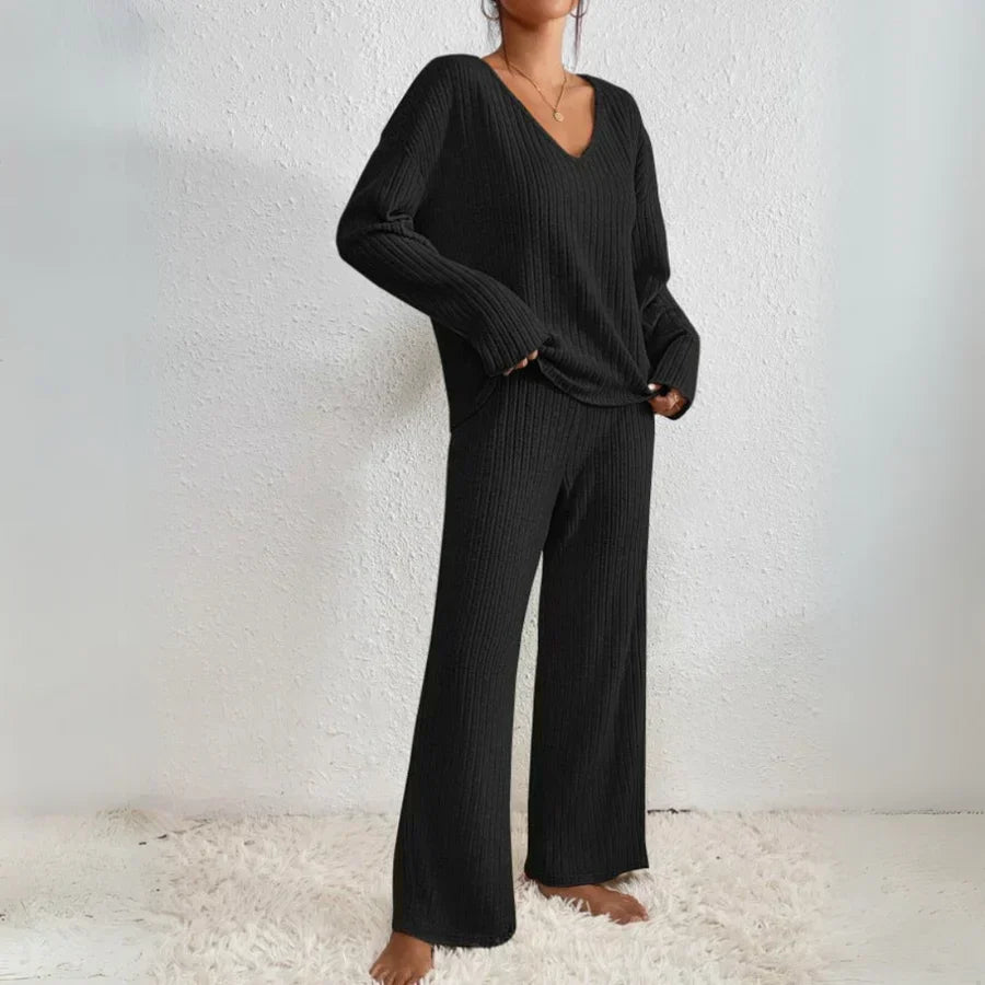 Two-piece set with straight trousers and V-neck top