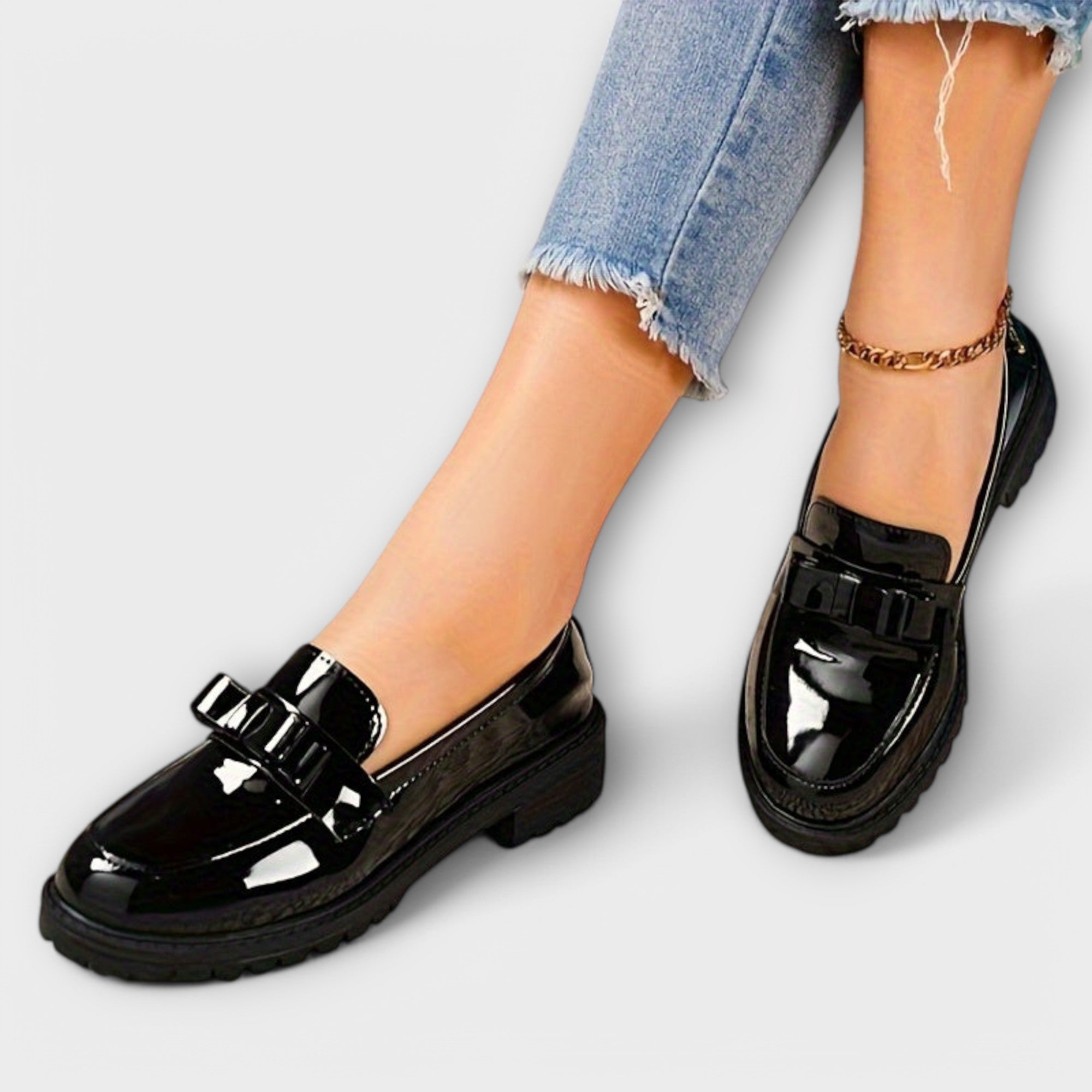 Karolína Elegant Patent Leather Moccasin Shoes with Premium Bow