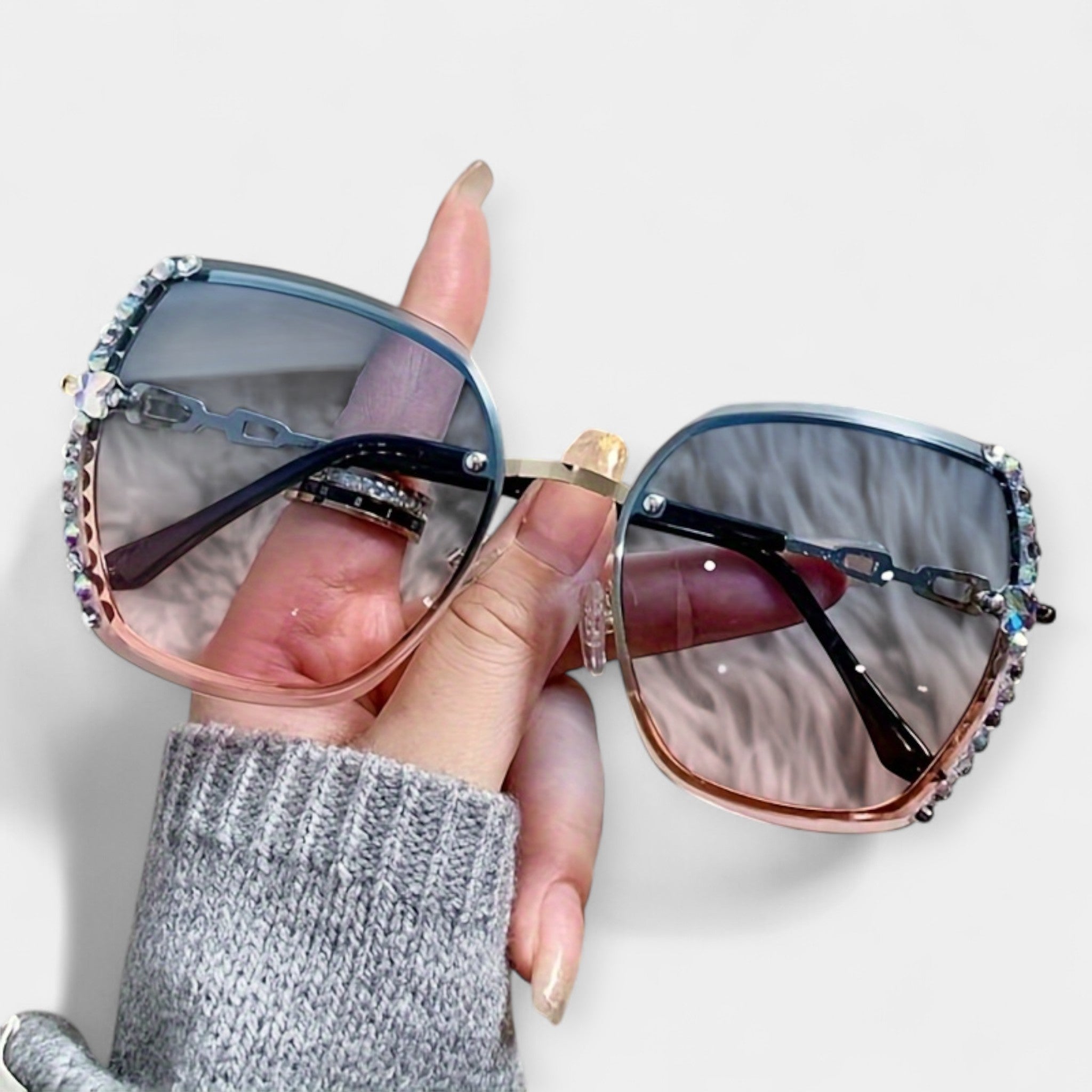 Elegant Magdaléna sunglasses with gradient lenses