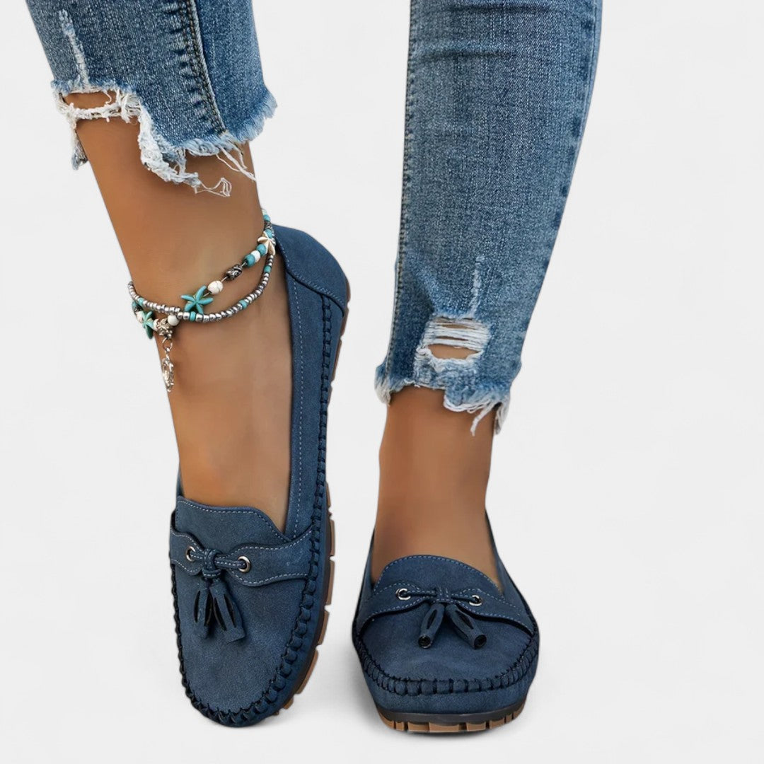Elegant loafers with fringes