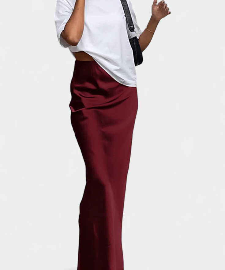 Utility maxi skirt with simple design and refined style