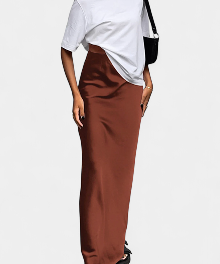 Utility maxi skirt with simple design and refined style