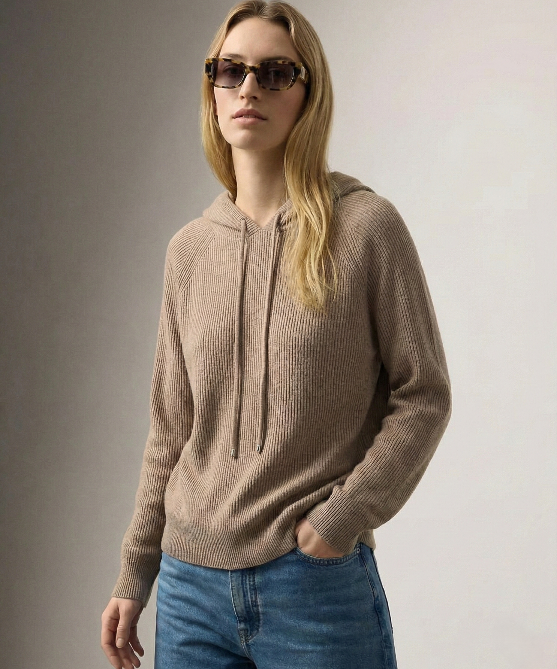 Classic hoodie for women in an urban style