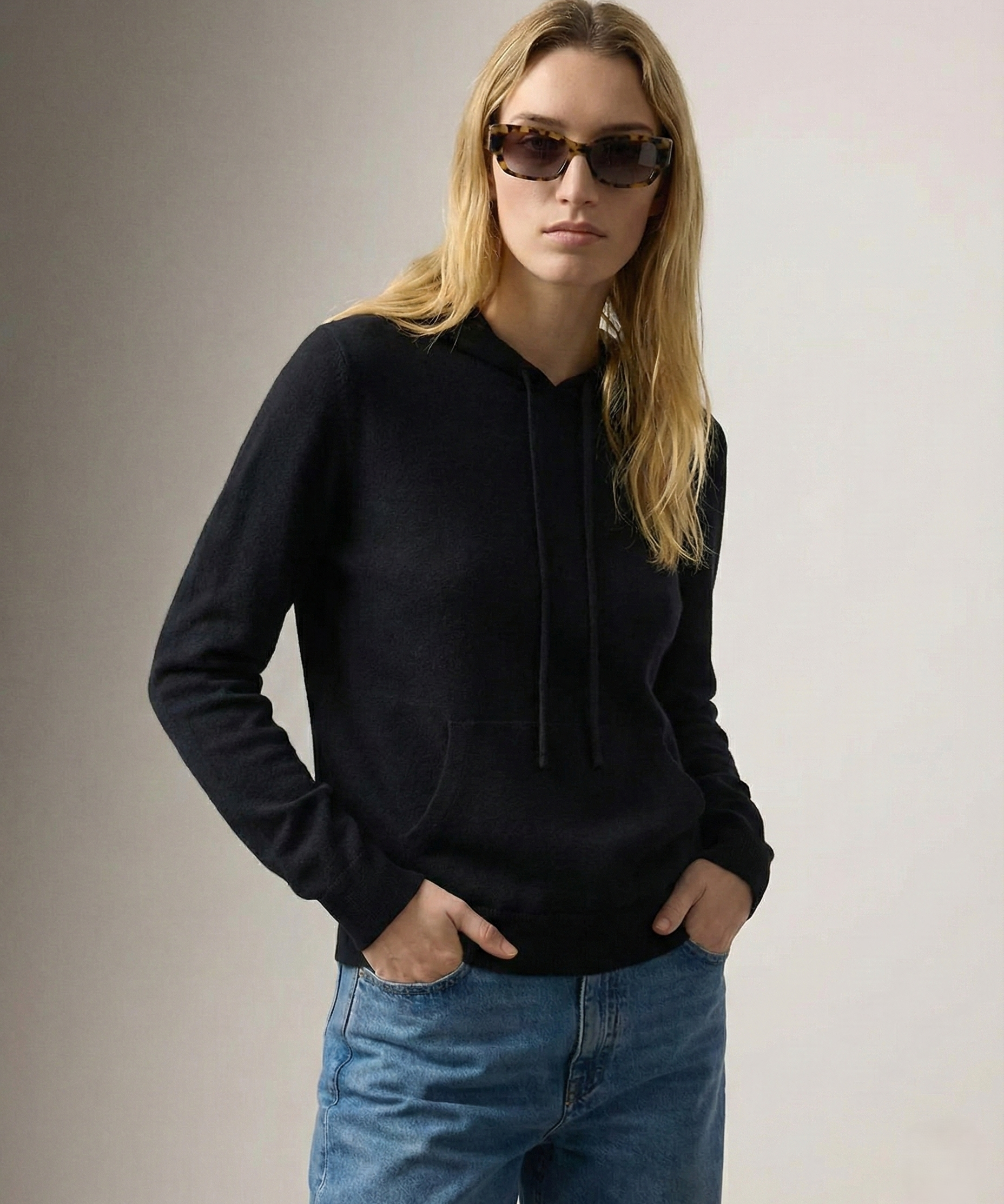 Classic hoodie for women in an urban style