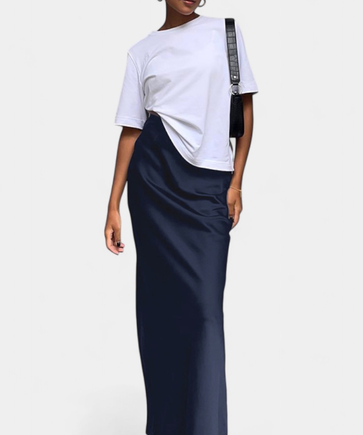 Utility maxi skirt with simple design and refined style