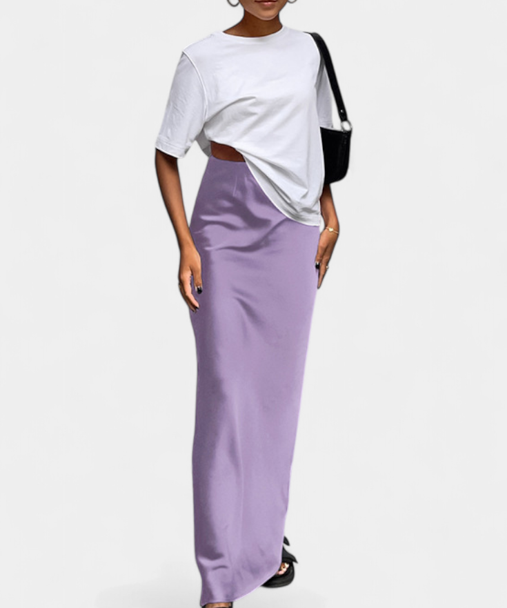 Utility maxi skirt with simple design and refined style