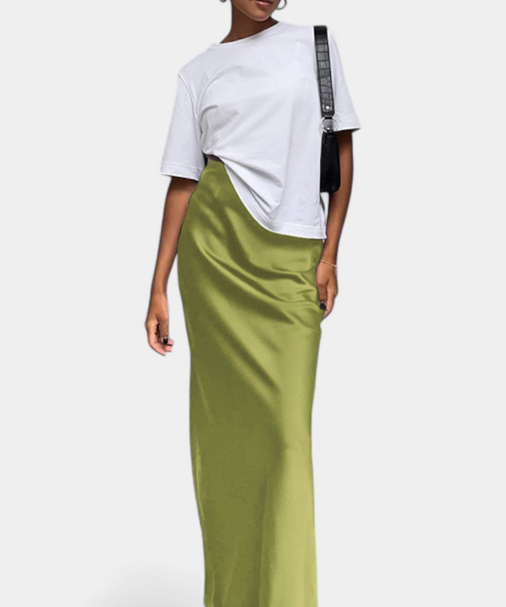 Utility maxi skirt with simple design and refined style