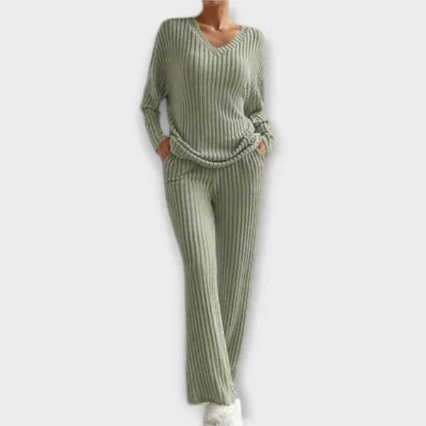 Costum de lounge cu dungi