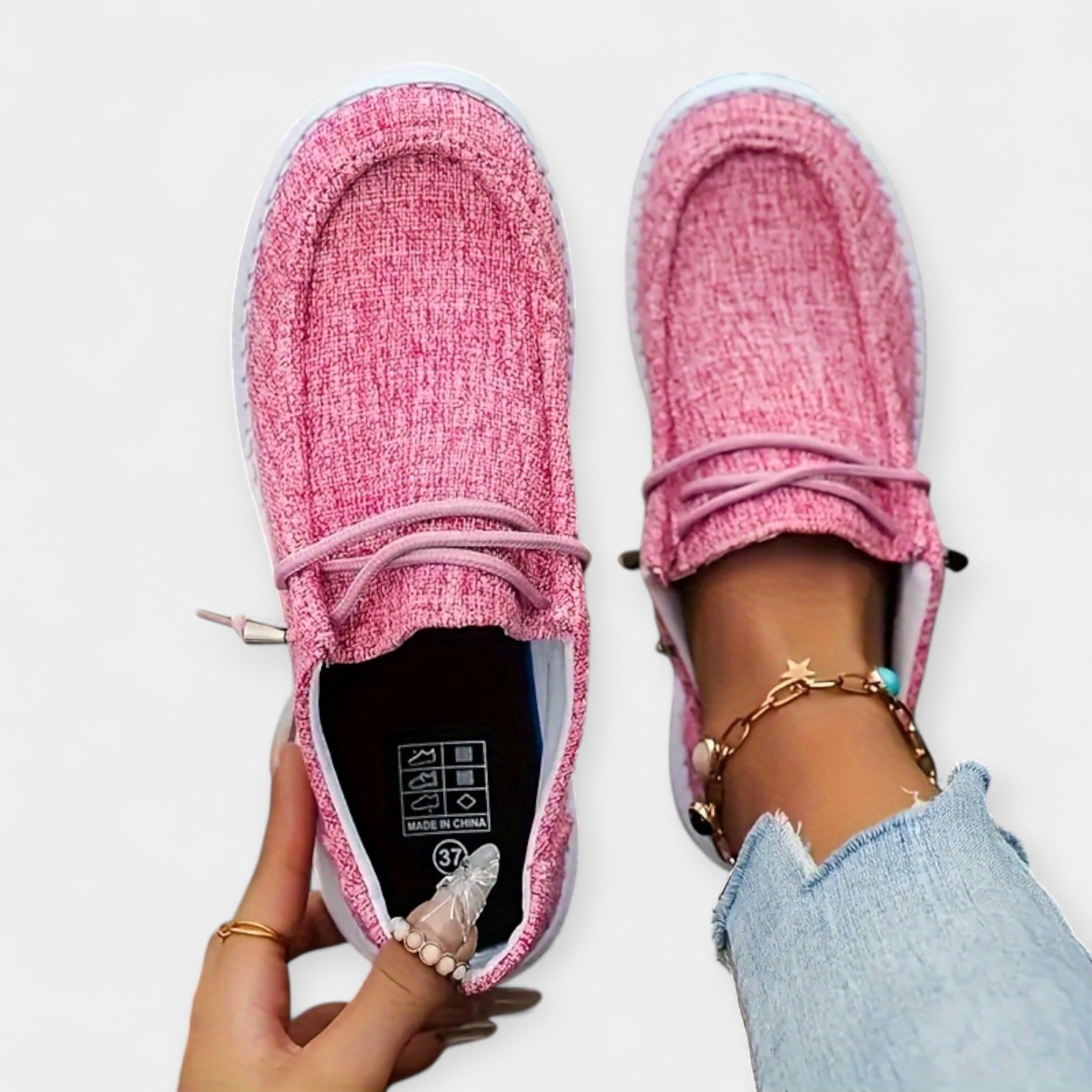 Věnceslava Elegant and timeless canvas flat shoes