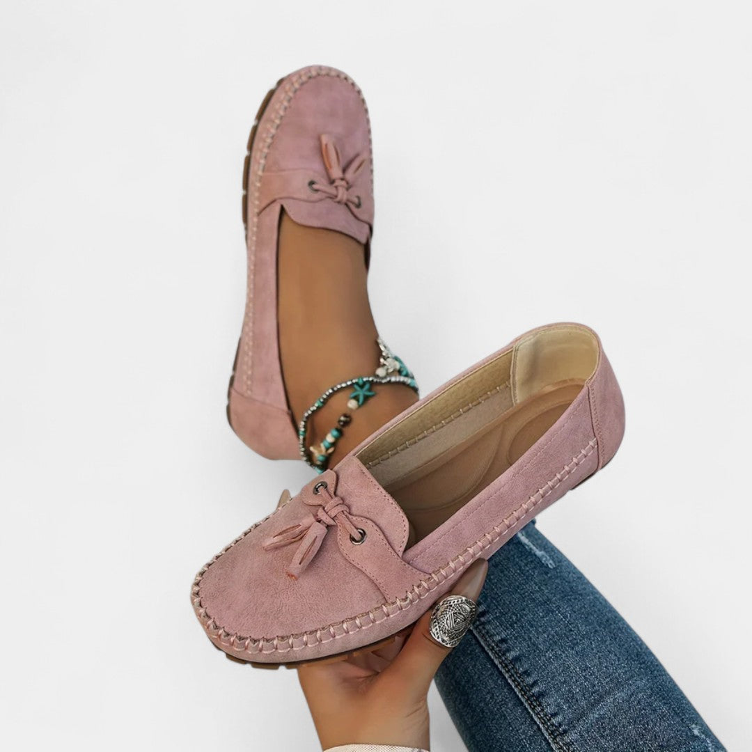 Elegant loafers with fringes