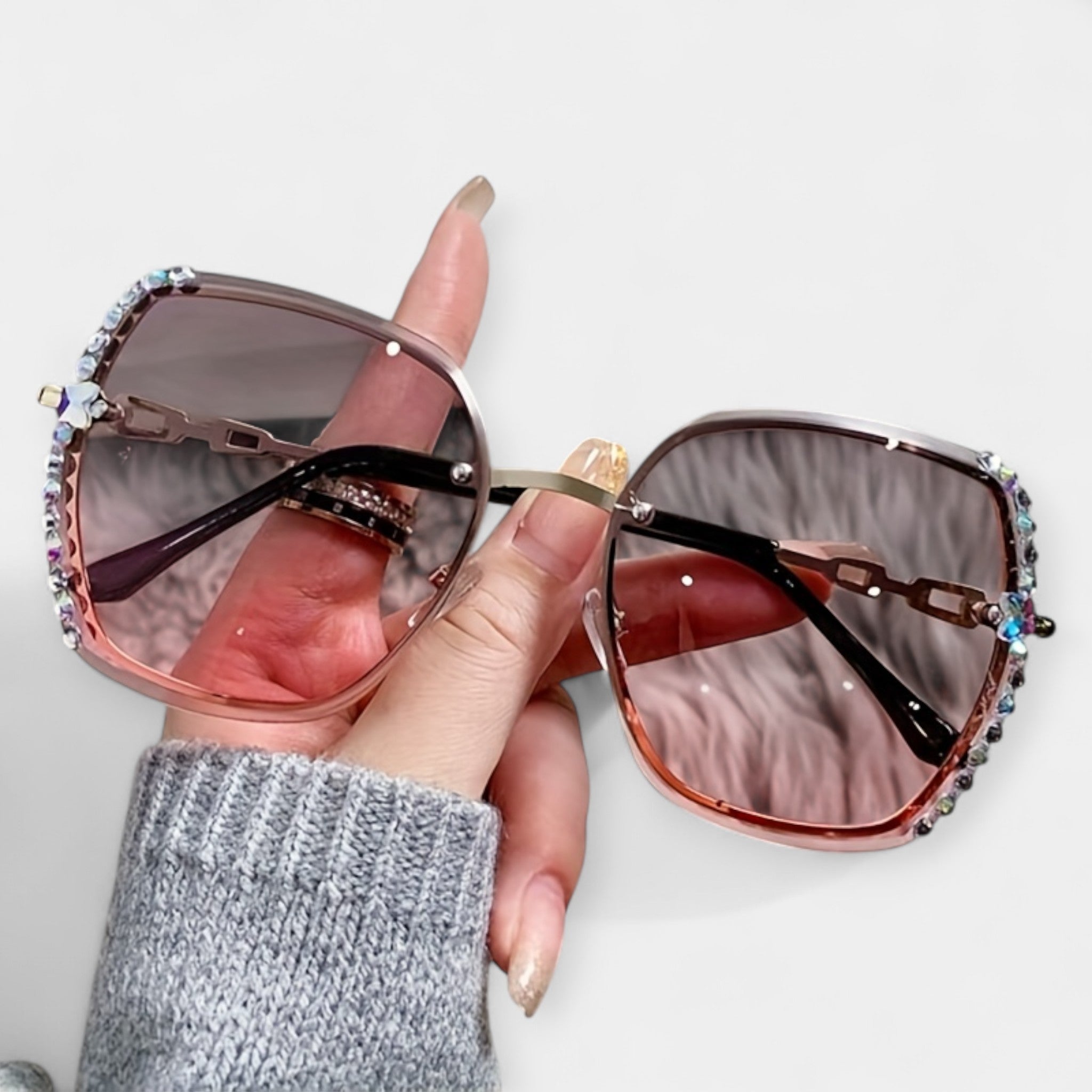 Elegant Magdaléna sunglasses with gradient lenses