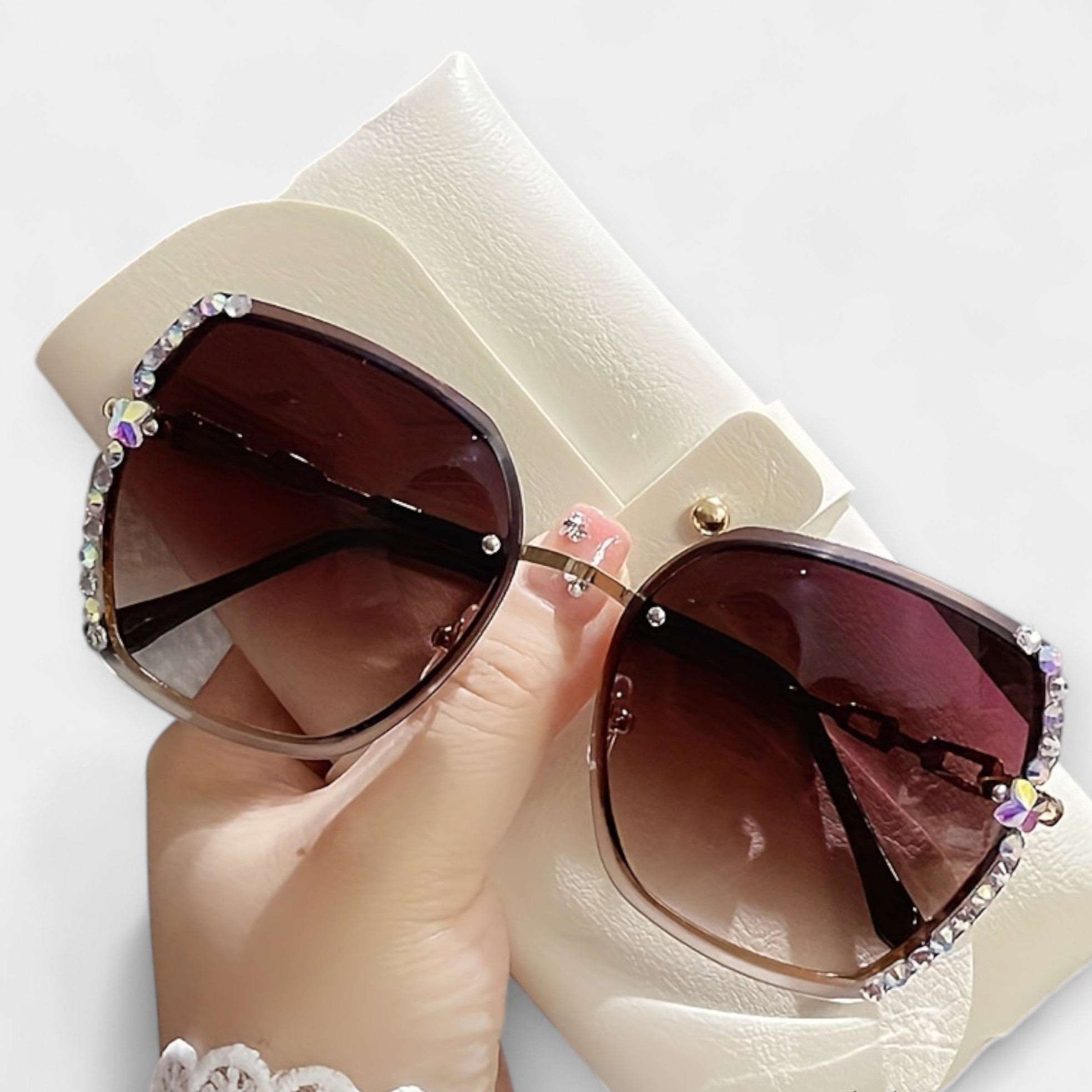 Elegant Magdaléna sunglasses with gradient lenses
