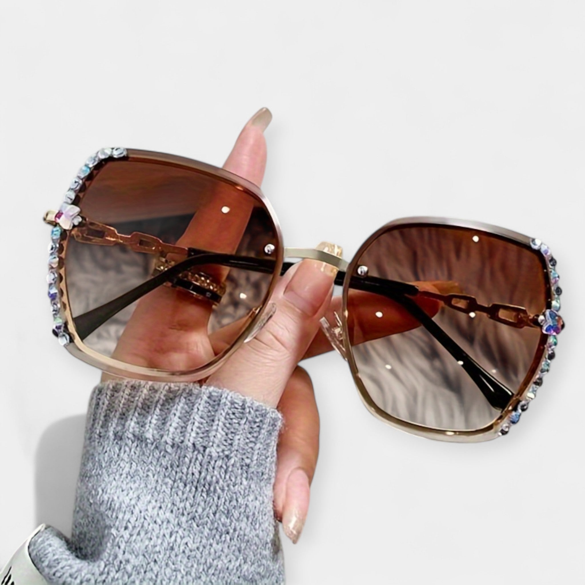 Elegant Magdaléna sunglasses with gradient lenses