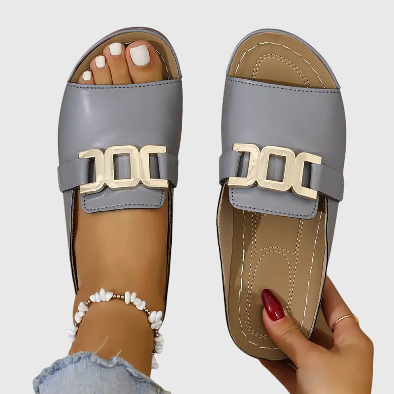 Comfortable buckle sandals